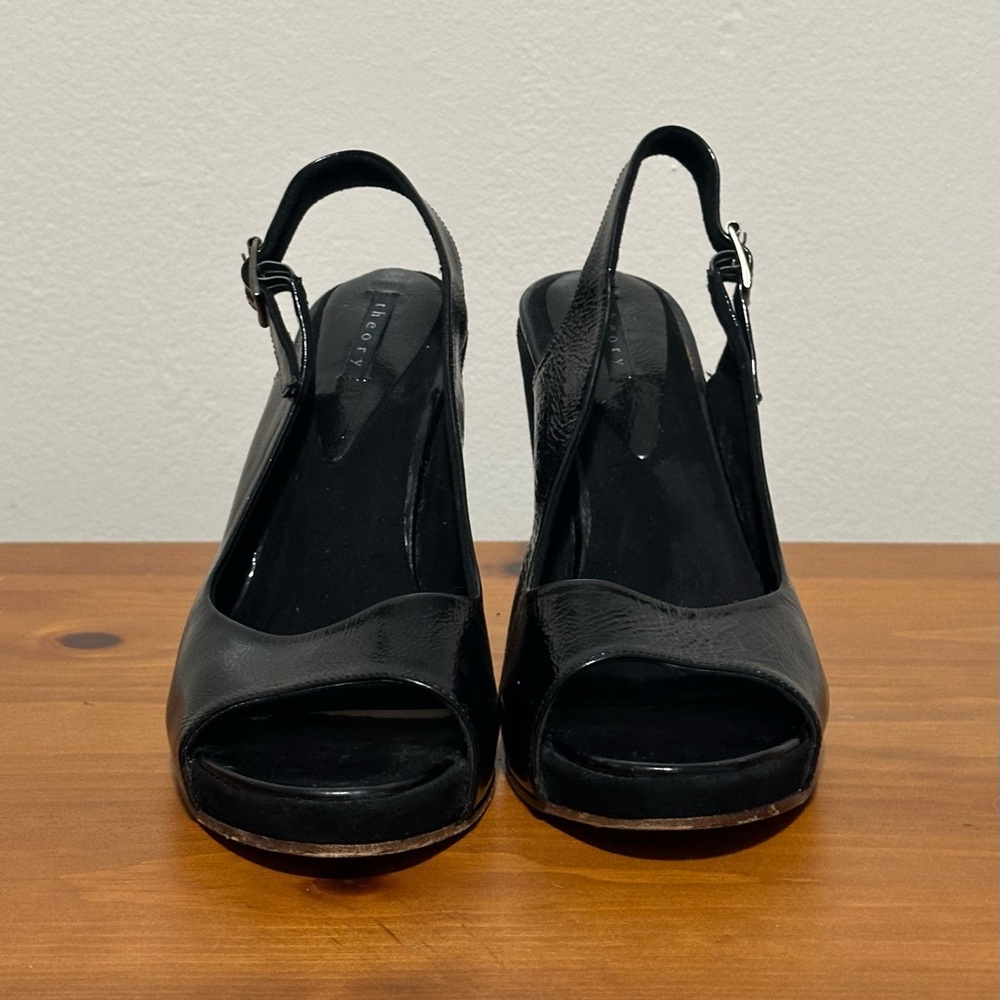 Theory Wedge Heel Women Size 8.5 40 Peep Toe Slingback Black Patent Leather - Picture 2 of 8
